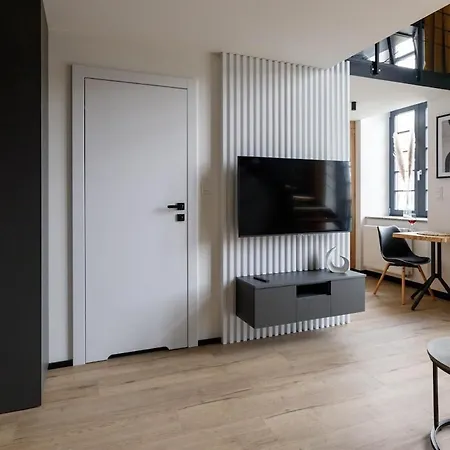 Apartment Close-golden - Stylish Loft - Great Location &jana Pawla33