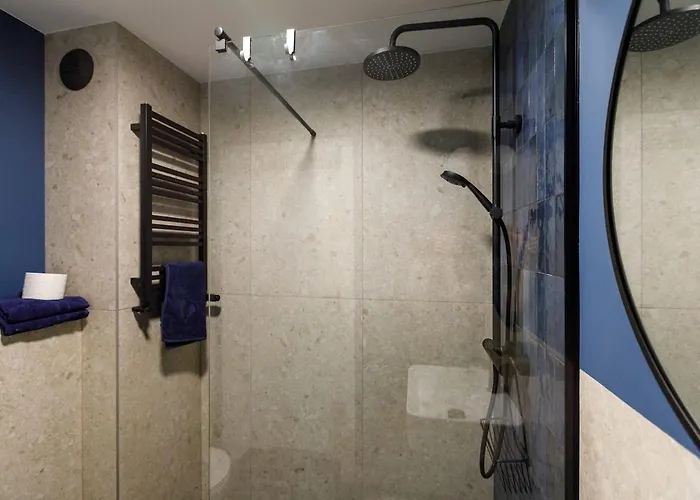 Apartment Close-golden - Stylish Loft - Great Location &jana Pawla33 *