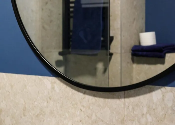 Apartment Close-golden - Stylish Loft - Great Location &jana Pawla33 *